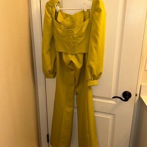 Two piece set in green by Elagia. Love it, but my boobs are huge.. 32 G.